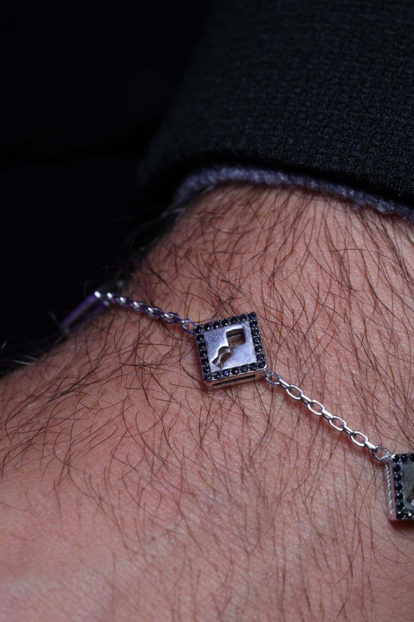 Quintuple Silver Lock